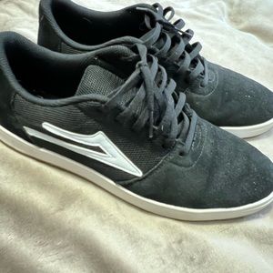 Mens low top lakai shoes